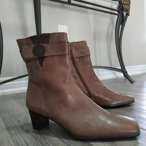 Hispanitas ankle boots new without tags, size 10